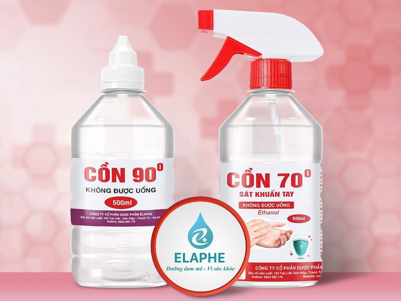 dùng cồn loãng và rượu để lau sạch tủ lạnh gương