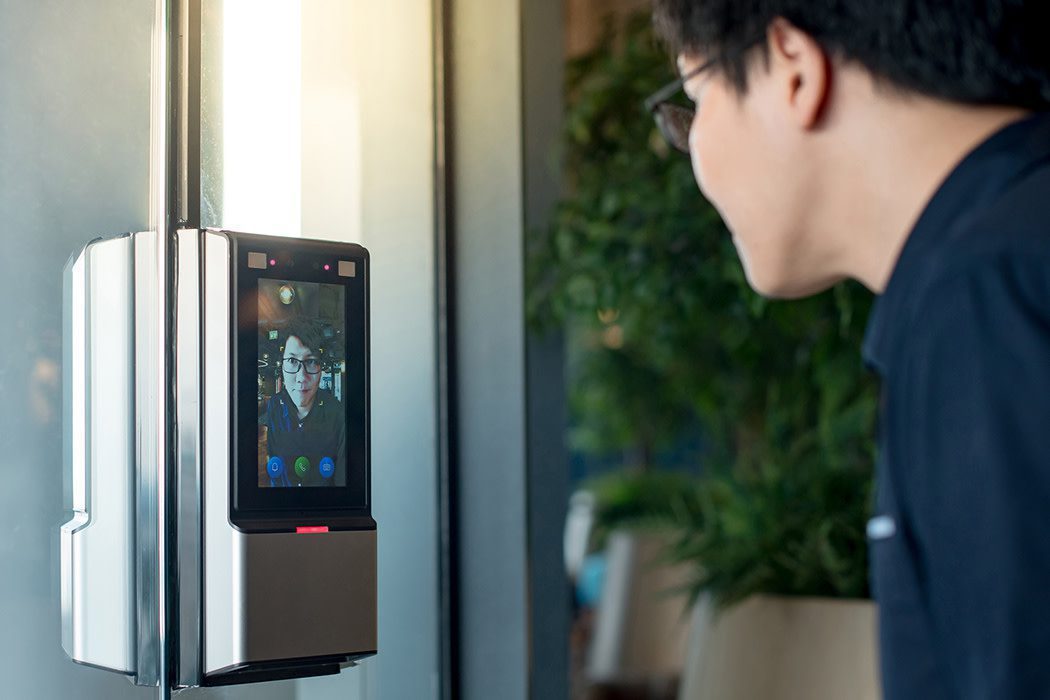 2 88 Smart-Door-Locks-with-Facial-Recognition-What's-New Desktop