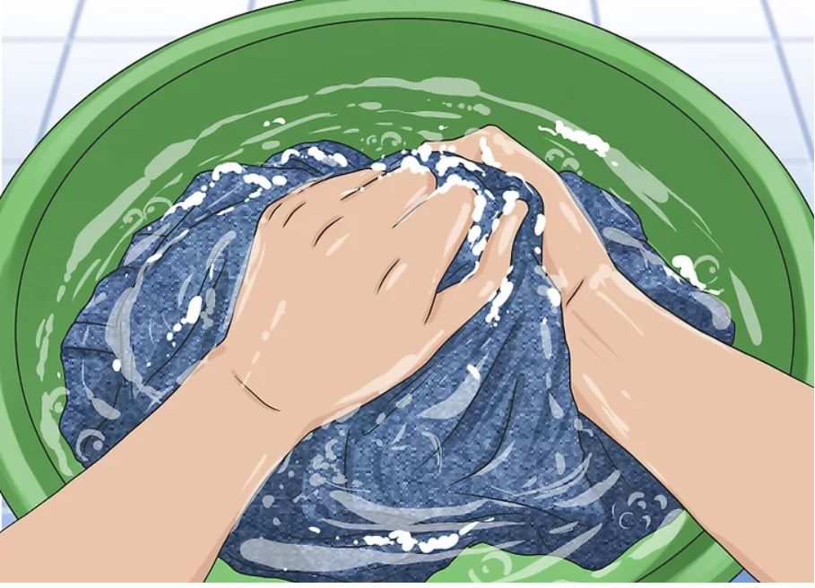 Giặt quần jean trong nước nóng - cách thu nhỏ quần jean không cần máy sấy