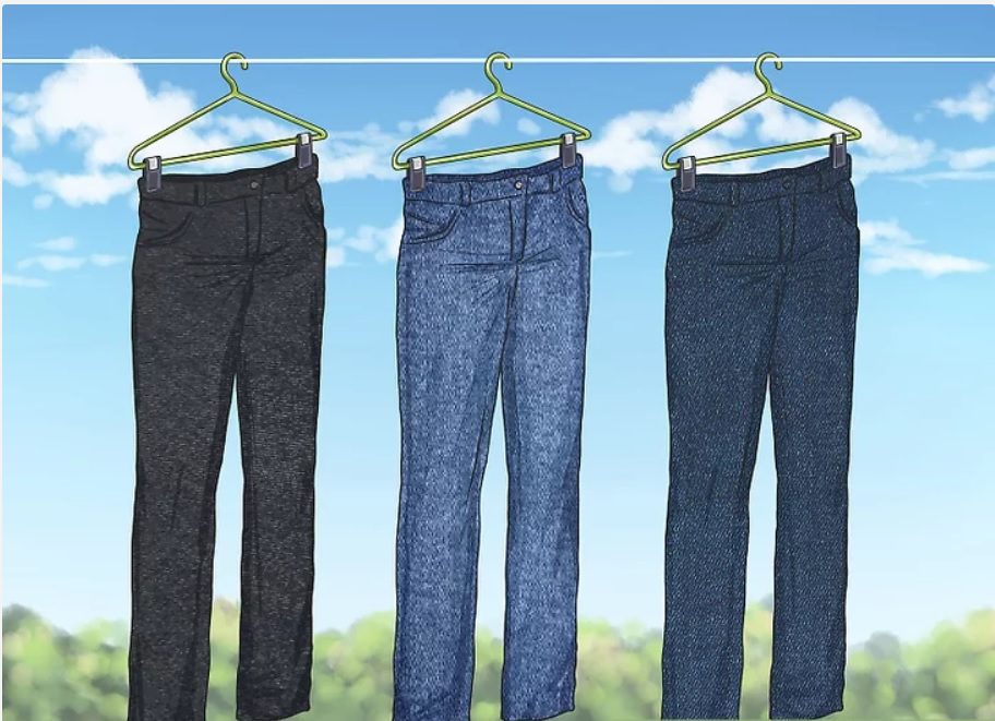 Phơi quần jean ra ngoài nắng - thu nhỏ quần jean không cần máy