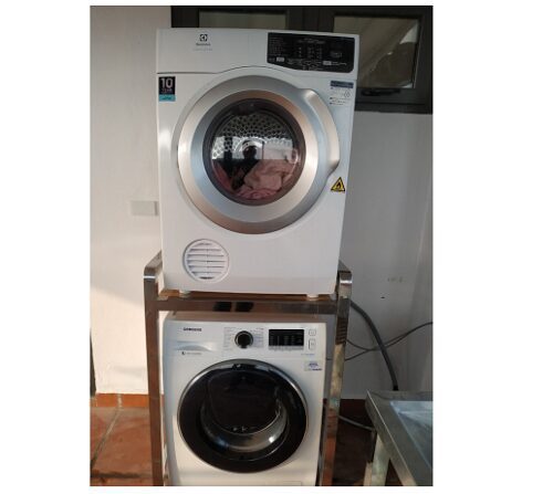 Đặt máy sấy lên trên giá đỡ