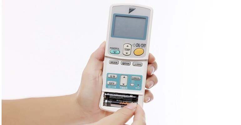 Lời khuyên khi mua pin và sử dụng điều khiển điều hòa daikin