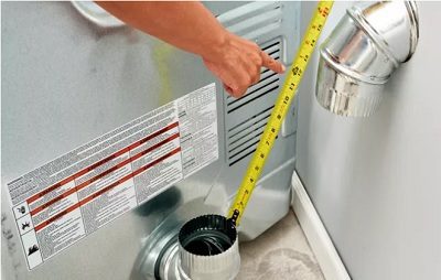 Đẩy ống mềm qua lỗ