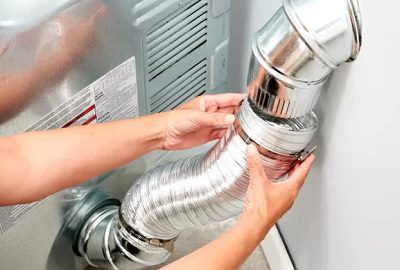 Nối đầu còn lại của ống thoát hơi với máy sấy