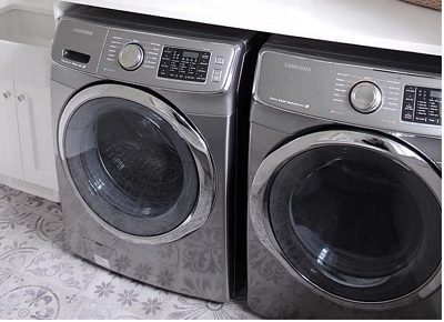 Đặt máy sấy Aqua thông hơi trên sàn