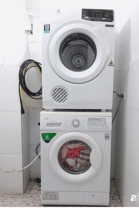 Xếp chồng máy sấy AQUA thông hơi lên máy giặt