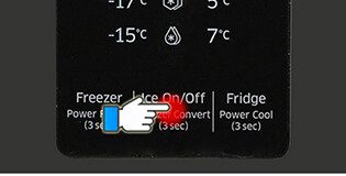 Nhấn nút "Ice On/Off" để bật chế độ làm đá tự động.