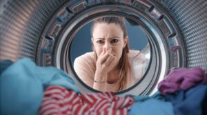 máy sấy quần áo có mùi khét