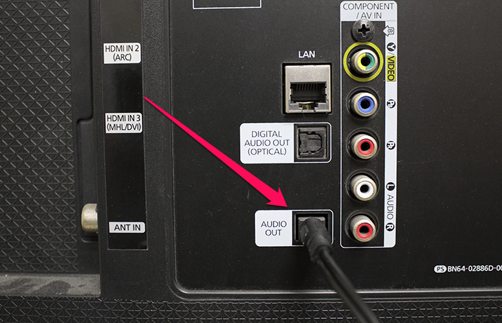 Hát karaoke trên smart tivi kết nối loa kéo