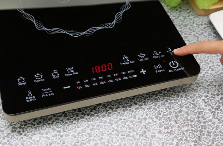 Tiêu chí chọn mua bếp từ số 4: bảng điều khiển bếp từ