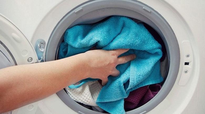 máy giặt LG không vắt được dó quần áo không cân đối