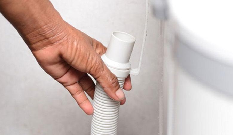 máy giặt LG không vắt được do cửa xả máy giặt hỏng