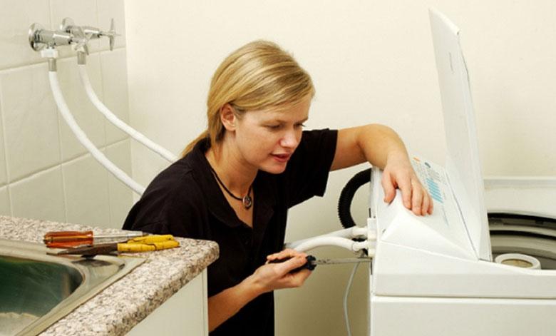 máy giặt LG không vắt được do đường ống tắc