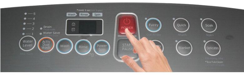 Bấm chọn Nút nguồn "Power" để khởi động máy giặt Samsung