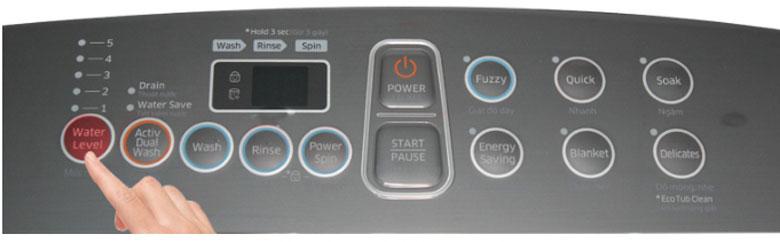 Chọn mực nước phù hợp với nút "Water Level"