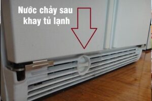 nuoc-chay-trong-tu-lanh