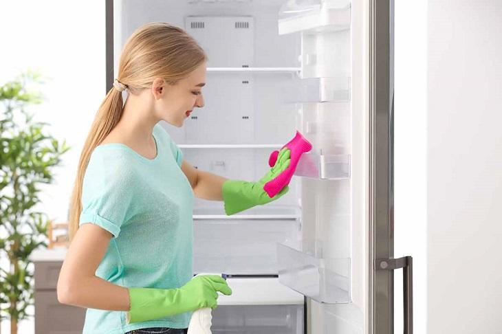 Không vệ sinh tủ lạnh thường xuyên Không vệ sinh tủ lạnh thường xuyên