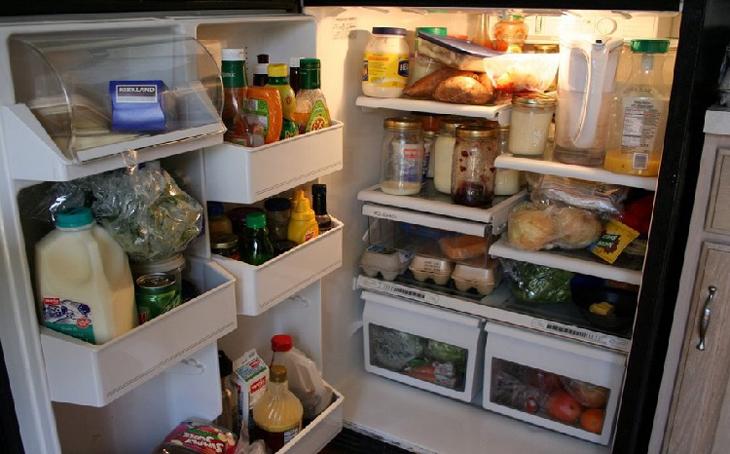 Không để tủ lạnh quá trống hoặc quá nhiều Không để tủ lạnh quá trống hoặc quá nhiều