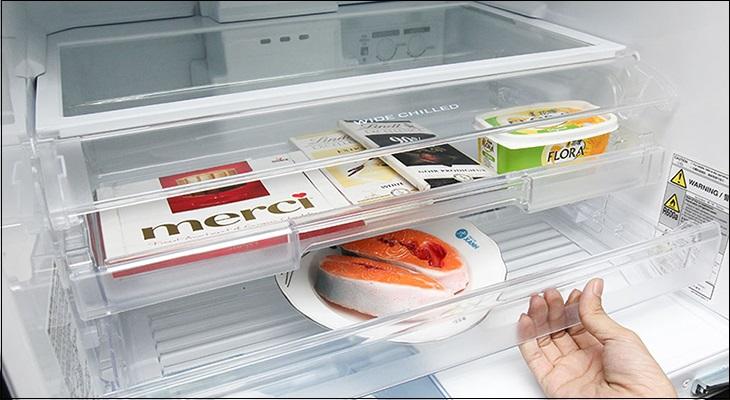 Tháo rời các khay kệ ra bên ngoài