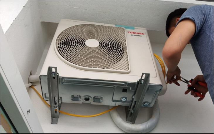 máy lạnh không lạnh chỉ quạt do cục nóng hoạt động kém hoặc không hoạt động Vì sao điều hoà chỉ có gió mà không mát- Cục nóng hoạt động kém hoặc không hoạt động