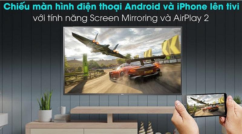 Trang bị tính năng AirPlay 2 (iPhone) và Screen Mirroring (Android)