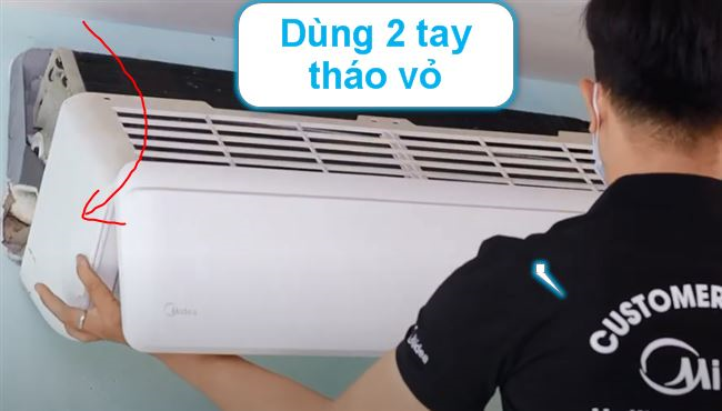 tháo ốc dàn lạnh điều hoà Midea