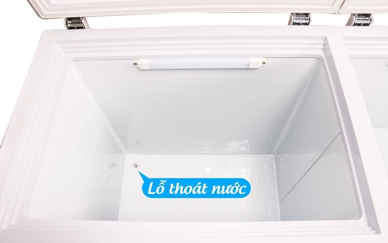 vị trí lỗ thoát nước tủ đông