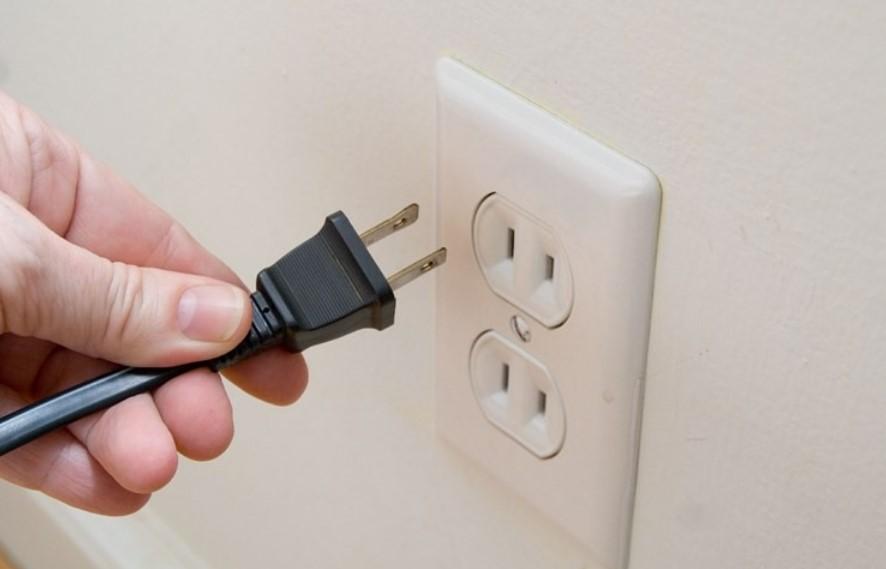 Tắt tivi hoặc rút hẳn nguồn Tắt tivi hoặc rút hẳn nguồn