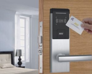 khóa cửa thẻ từ là gì