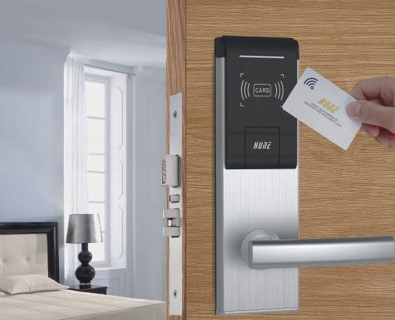 Giới thiệu chi tiết về khóa cửa thẻ từ