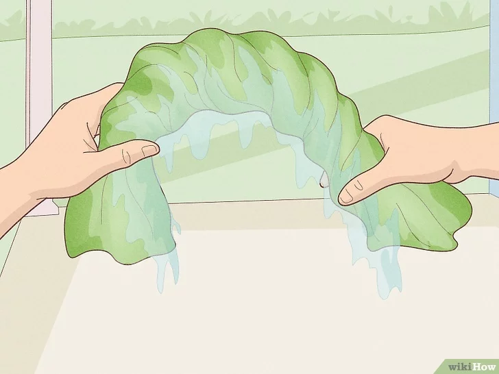 Vắt bằng tay để giúp quần áo khô nhanh hơn