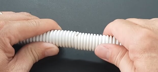 nối 2 phần ống thoát nước điều hoà